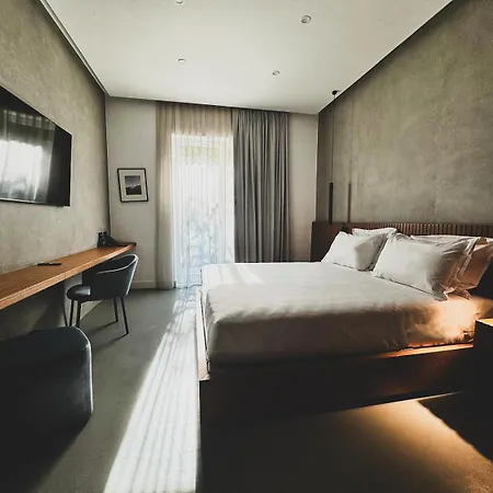 J Maluni Hotel 4*