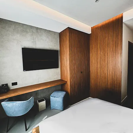 J Maluni Hotel Rzym