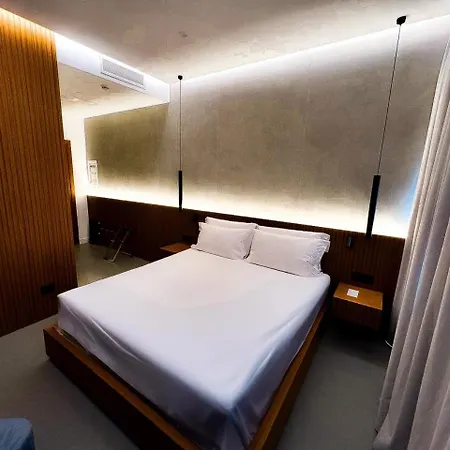 J Maluni Hotel 4*