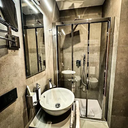 J Maluni Hotel Rzym