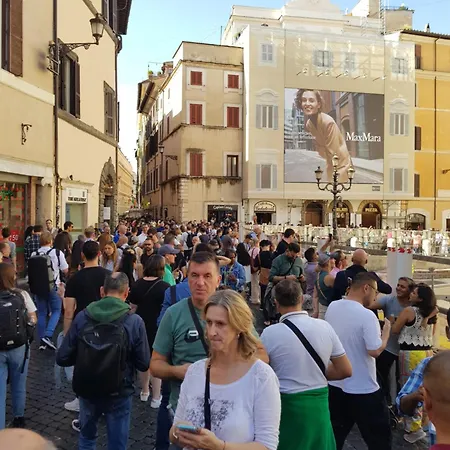 Un Relax A Fontana Di Trevi *
