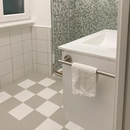 Garbatella House Guest house *