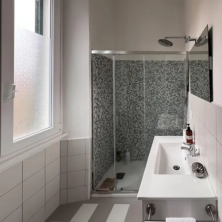 Garbatella House Guest house *