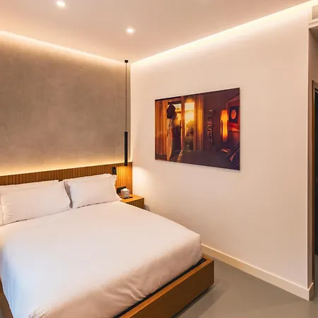 J Maluni Hotel