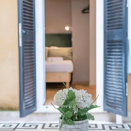 - 3 Floor Apartment *