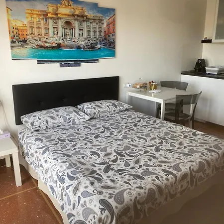 Cosy Loft Close To Saint Peter Square Apartment