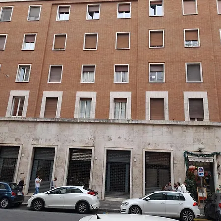 Vicino Alla Metropolitana Apartment *