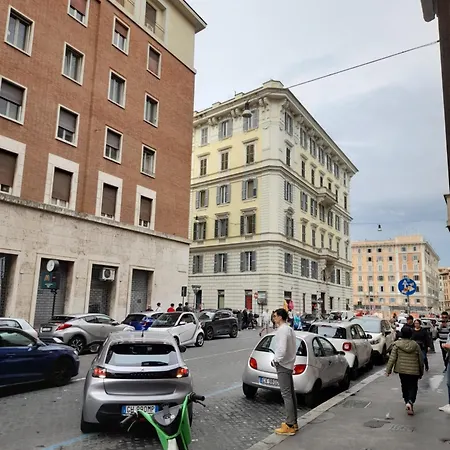 Vicino Alla Metropolitana Apartment *
