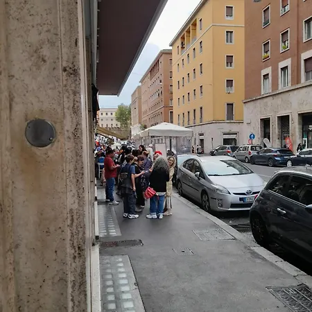 Vicino Alla Metropolitana Apartment *