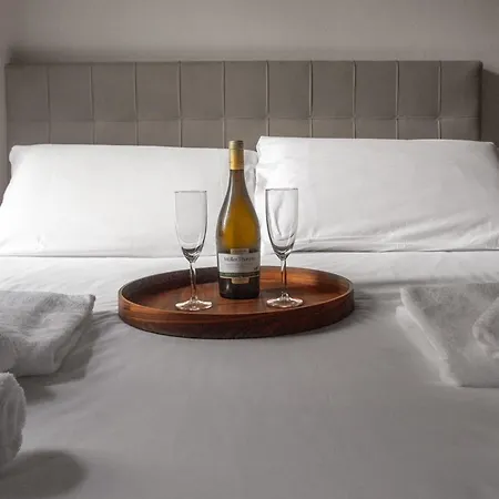 Imperial House San Calisto 7 *