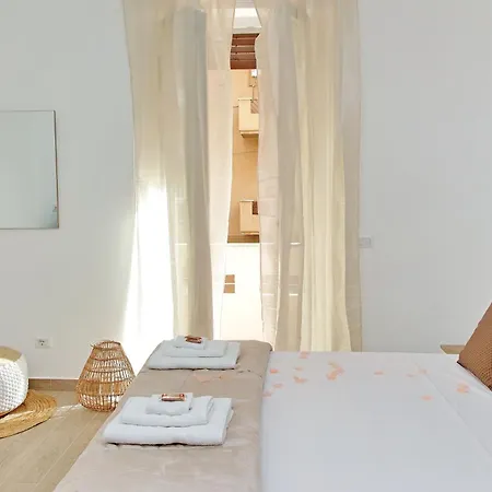 White Wood House Apartment