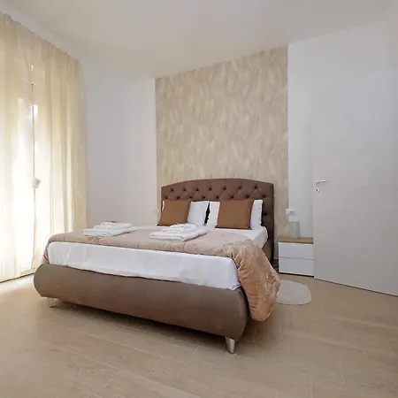 White Wood House Apartment