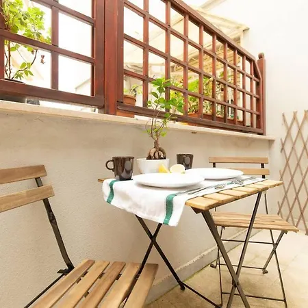 With Terrace 15 Min To Vatican & Trastevere Appartamento