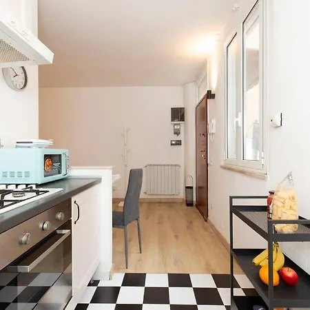 With Terrace 15 Min To Vatican & Trastevere Appartamento *
