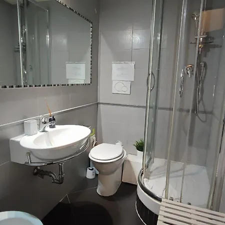 Pensión Magenta Luxury Fico Roma