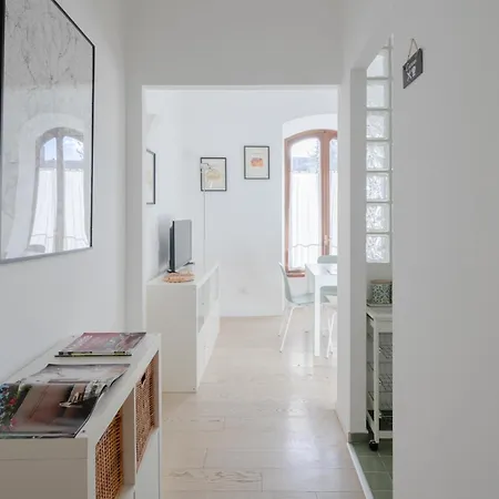 2 Bedrooms Flat Near The Colosseum Apartment