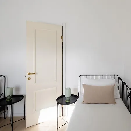 2 Bedrooms Flat Near The Colosseum Apartment Rome