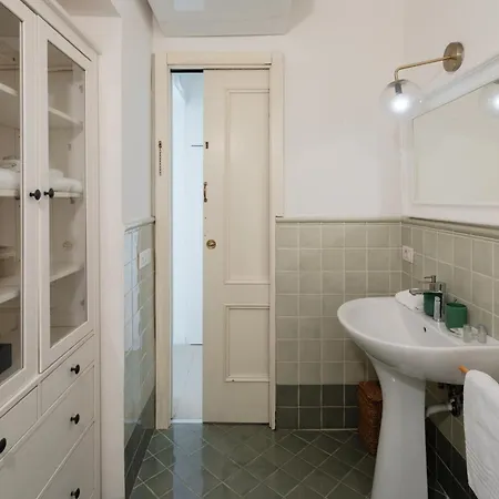 2 Bedrooms Flat Near The Colosseum Apartment