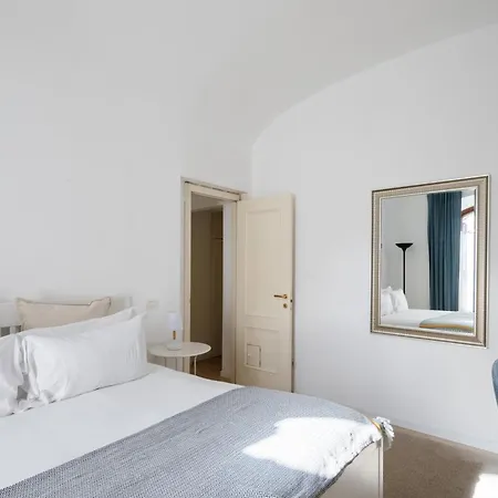 2 Bedrooms Flat Near The Colosseum Apartment *