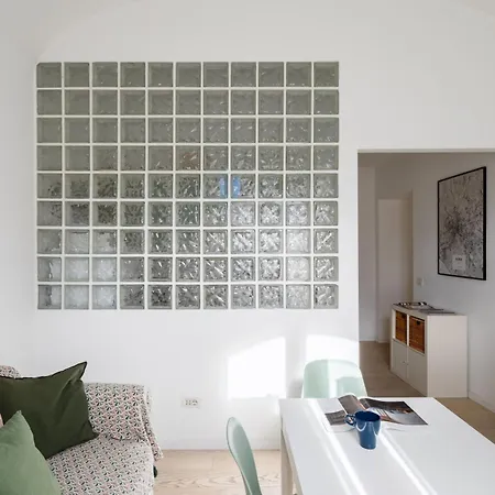 2 Bedrooms Flat Near The Colosseum Apartment