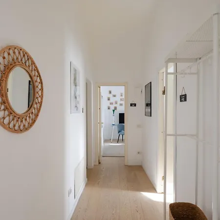 2 Bedrooms Flat Near The Colosseum Apartment