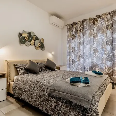 Apartment White Living R-home