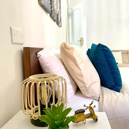 Cozy Hideaway In Trastevere Apartment *