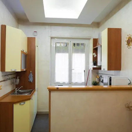 Lollo House Rome