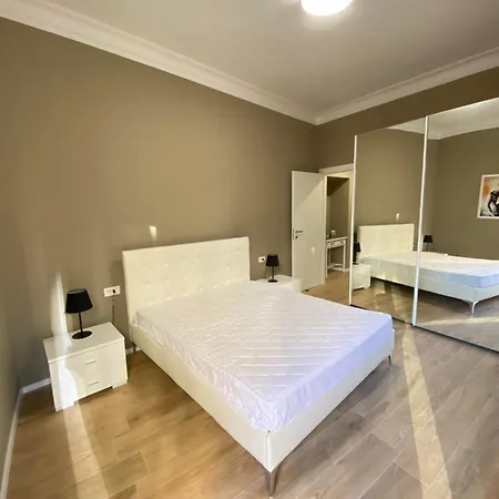 Vacanzeromacentro Apartment