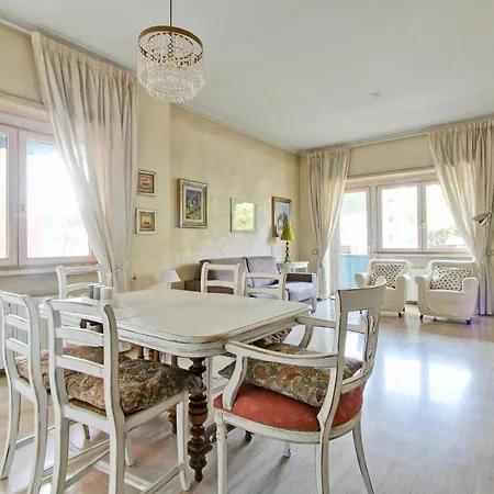 Elle House *