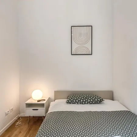 Apartment V E N E R E