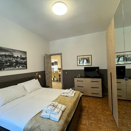 Laura's House In Alberone Apartment *