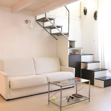 Stanza Con Bagno Privato In Camera In Loft Guest house *