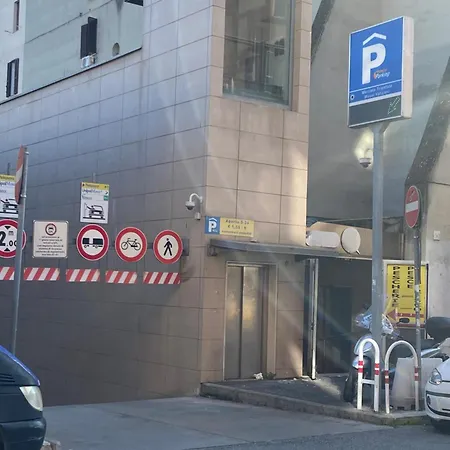 Dimora Del Papa * Roma
