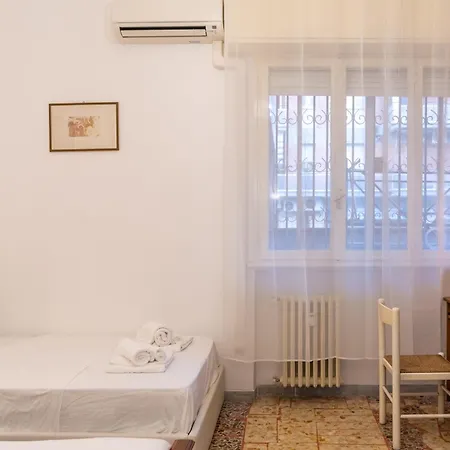 Home Stay Roma Bed & Breakfast