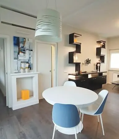 Elegant Metro A Apartment *