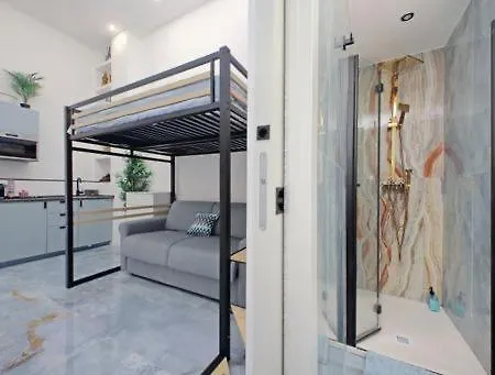 Apartment Monti Piano Terra Particolare *