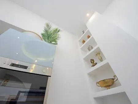 Apartment Monti Piano Terra Particolare *