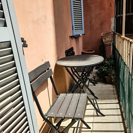 Titus House Nelle Vicinanze Del Colosseo Rome