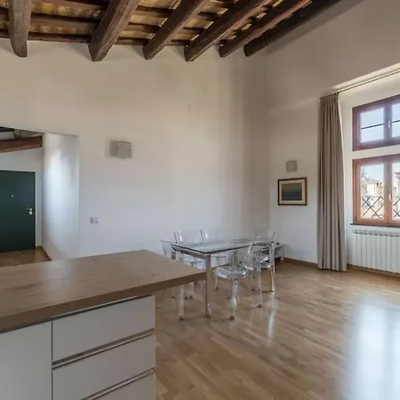 Live - Exclusive Penthouses Apartment *