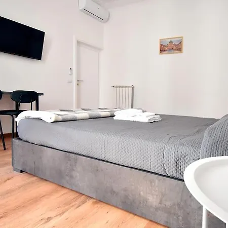 Due Passi Dal Cupolone - Al Centro Apartment Rome