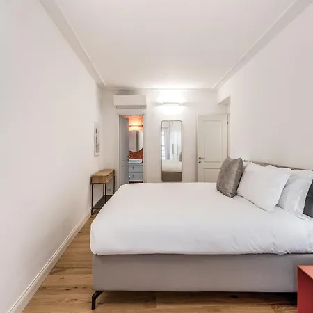 Silent 2 Bdrm Heart Of Trastevere Apartment