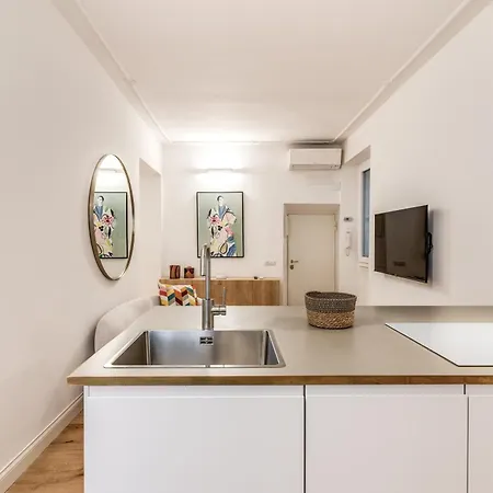Silent 2 Bdrm Heart Of Trastevere Apartment *