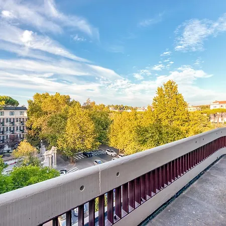 Skylife Art Gallery Loft - Riverfront Art Sanctuary Apartment