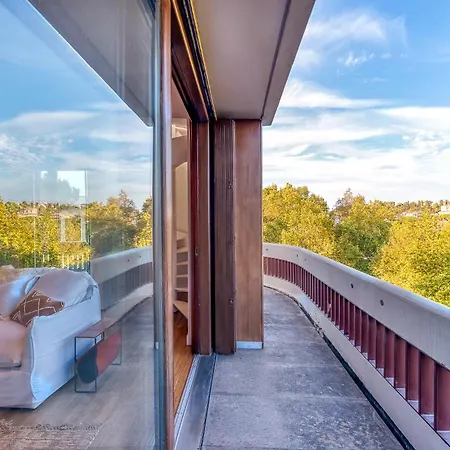 Skylife Art Gallery Loft - Riverfront Art Sanctuary Apartment Rome