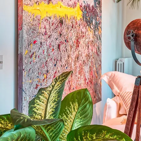 Skylife Art Gallery Loft - Riverfront Art Sanctuary Rome