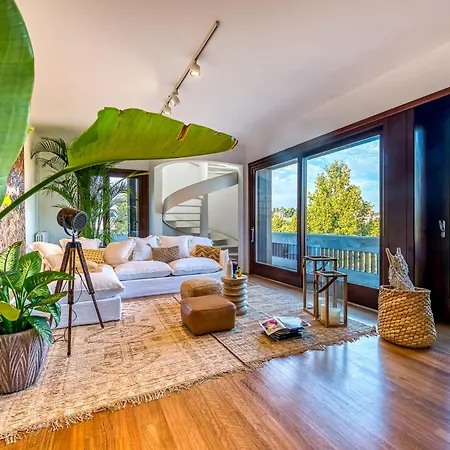 Skylife Art Gallery Loft - Riverfront Art Sanctuary Apartment Rome