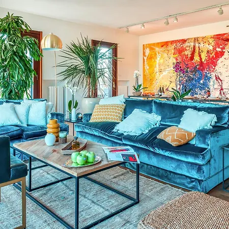 Skylife Art Gallery Loft - Riverfront Art Sanctuary Apartment