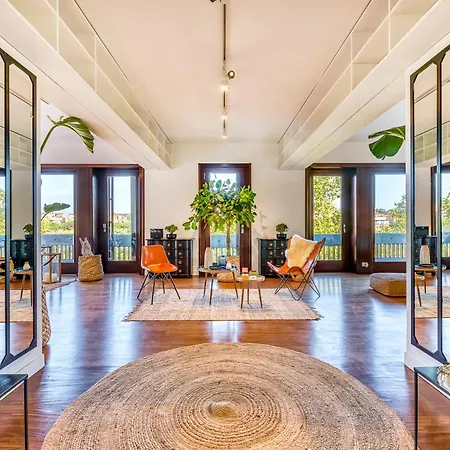 Skylife Art Gallery Loft - Riverfront Art Sanctuary Rome
