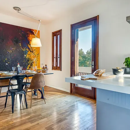 Apartment Skylife Art Gallery Loft - Riverfront Art Sanctuary